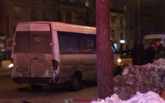 На Металлургов в ДТП попала маршрутка (ФОТО) Фото № 0 На Металлургов в ДТП попала маршрутка (ФОТО) Фото № 0