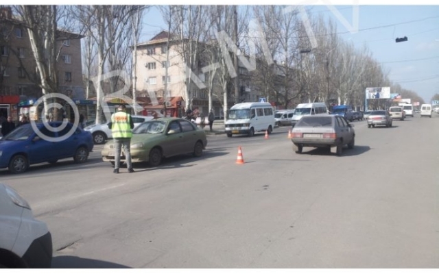 Мужчину, который перебегал дорогу, сбило сразу два авто (ФОТО) Фото № 0 Мужчину, который перебегал дорогу, сбило сразу два авто (ФОТО) Фото № 0