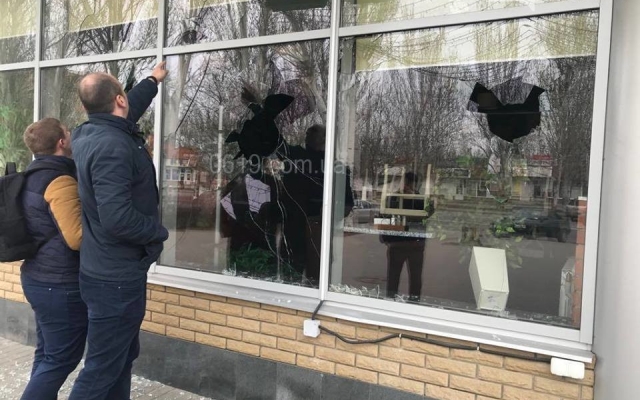 В Запорожской области неизвестные напали на кафе В Запорожской области неизвестные напали на кафе