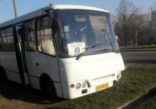 В Запорожье маршрутка с пассажирами врезалась в дерево: Водителю стало плохо (ФОТО) Фото № 0 В Запорожье маршрутка с пассажирами врезалась в дерево: Водителю стало плохо (ФОТО) Фото № 0