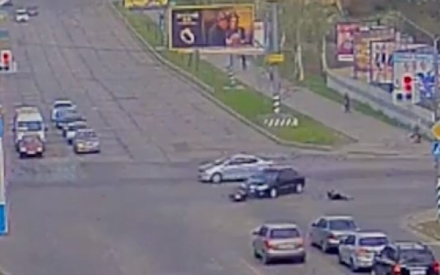 В сети опубликовали видео столкновения мотоцикла В сети опубликовали видео столкновения мотоцикла