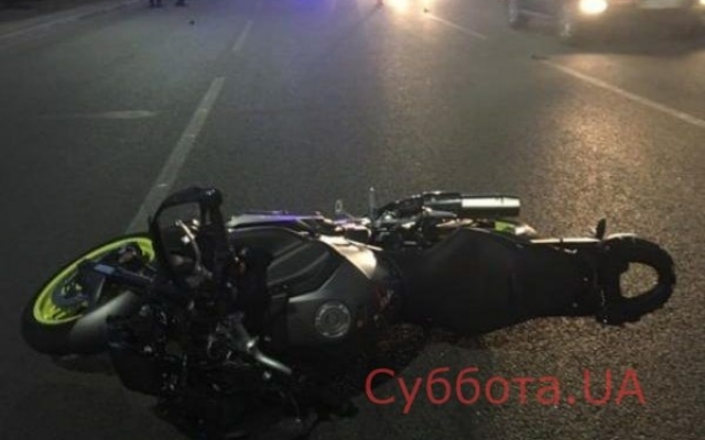 Появились фото с места аварии на Набережной, где погибла девушка-пешеход Фото № 1 Появились фото с места аварии на Набережной, где погибла девушка-пешеход Фото № 1