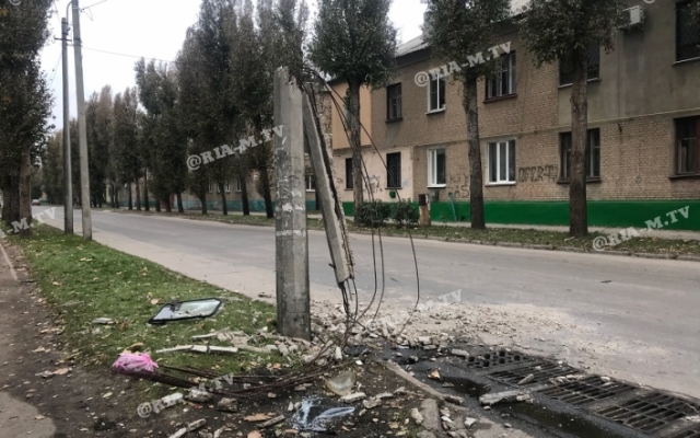 Под Запорожьем легковушка снесла столб: Есть пострадавшая (ФОТО) Фото № 0 Под Запорожьем легковушка снесла столб: Есть пострадавшая (ФОТО) Фото № 0