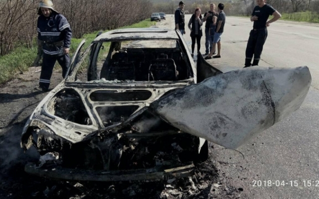 Прошлой ночью полностью сгорели два авто (ФОТО) Фото № 2 Прошлой ночью полностью сгорели два авто (ФОТО) Фото № 2
