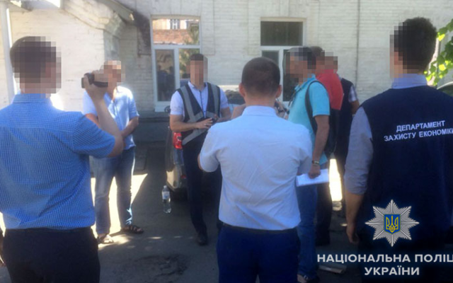 В Запорожье чиновник погорел на взятке (ФОТО) Фото № 1 В Запорожье чиновник погорел на взятке (ФОТО) Фото № 1