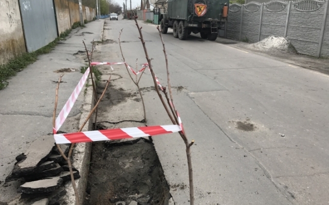 Смотрите: в Запорожской области масштабный обвал асфальта Фото № 1 Смотрите: в Запорожской области масштабный обвал асфальта Фото № 1