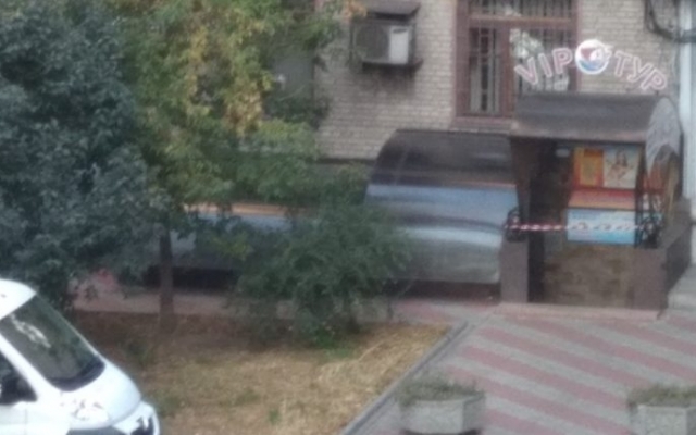 В Запорожье на улице Мира оцепили территорию и работают правоохранители (ФОТО) Фото № 1 В Запорожье на улице Мира оцепили территорию и работают правоохранители (ФОТО) Фото № 1