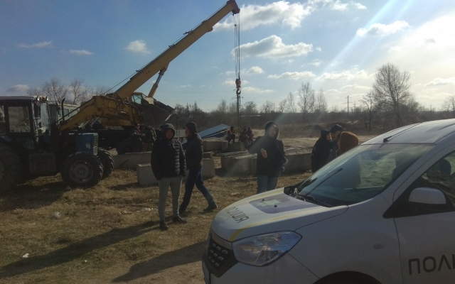 Скандал на Южном: запорожцы вышли на протест против застройщиков (ФОТО) Фото № 1 Скандал на Южном: запорожцы вышли на протест против застройщиков (ФОТО) Фото № 1