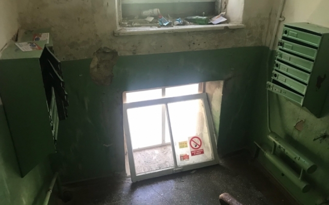 Подъезд одной из городских многоэтажек превратился притон для наркоманов (ФОТО) Фото № 1 Подъезд одной из городских многоэтажек превратился притон для наркоманов (ФОТО) Фото № 1