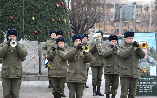 Военные устроили музыкальный флеш-моб в Запорожье Фото № 0 Военные устроили музыкальный флеш-моб в Запорожье Фото № 0