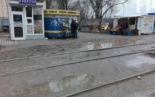 Фотофакт: Жители Запорожья ломают ноги прямо в центре города Фото № 0 Фотофакт: Жители Запорожья ломают ноги прямо в центре города Фото № 0
