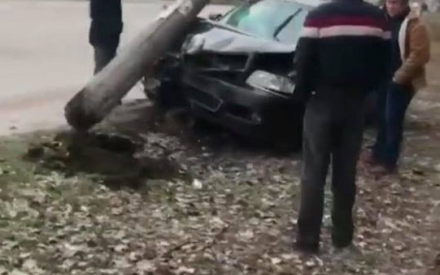 ДТП в Запорожье: Легковушка снесла бетонную опору уличного освещения (ФОТО) Фото № 2 ДТП в Запорожье: Легковушка снесла бетонную опору уличного освещения (ФОТО) Фото № 2
