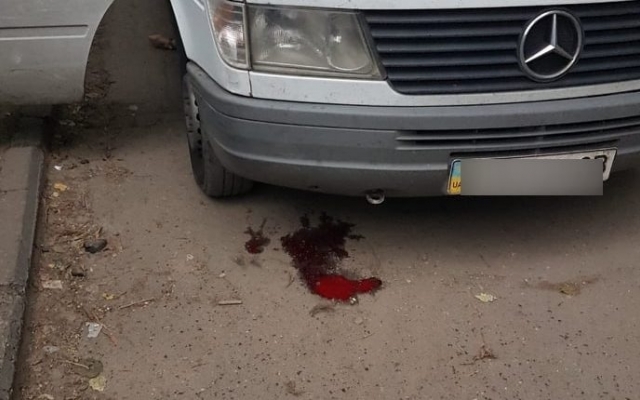 Жуткая трагедия в Запорожье: Женщину не могут достать из-под автобуса (ФОТО 18+) Фото № 2 Жуткая трагедия в Запорожье: Женщину не могут достать из-под автобуса (ФОТО 18+) Фото № 2