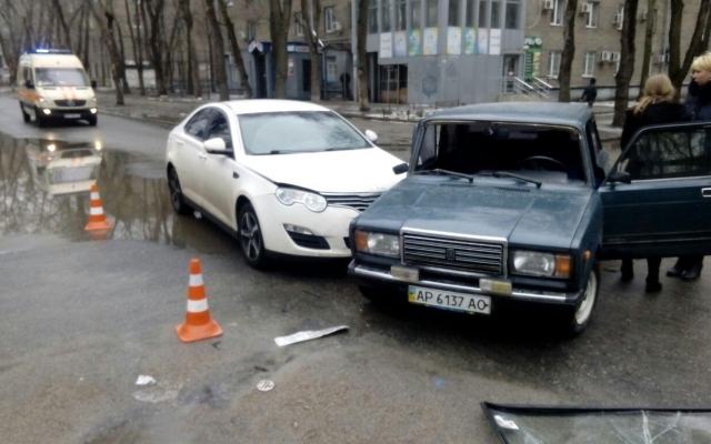 ДТП в центре города: пассажира увезла ДТП в центре города: пассажира увезла