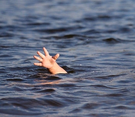 На Запорожском курорте море чуть не унесло жизнь 4-летнего малыша Фото № 0 На Запорожском курорте море чуть не унесло жизнь 4-летнего малыша Фото № 0