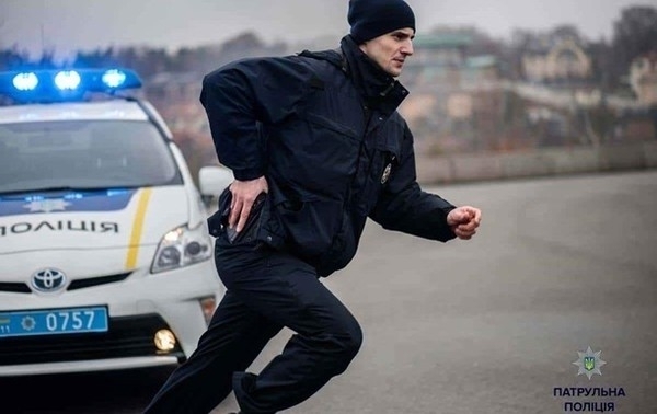 В Запорожье неизвестный напал на продавщицу, ударил ее и забрал В Запорожье неизвестный напал на продавщицу, ударил ее и забрал