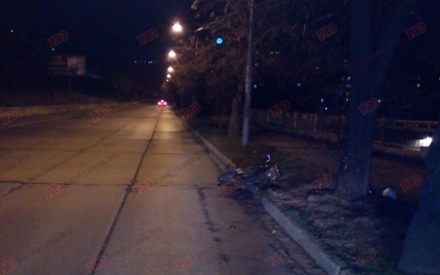 Напали на беременную женщину и врезались в дерево Фото № 0 Напали на беременную женщину и врезались в дерево Фото № 0