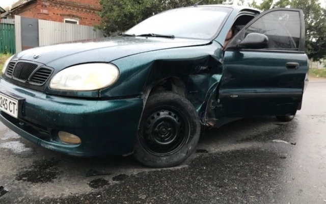 В Запорожской области автоледи устроила ДТП: автомобили оказались на В Запорожской области автоледи устроила ДТП: автомобили оказались на