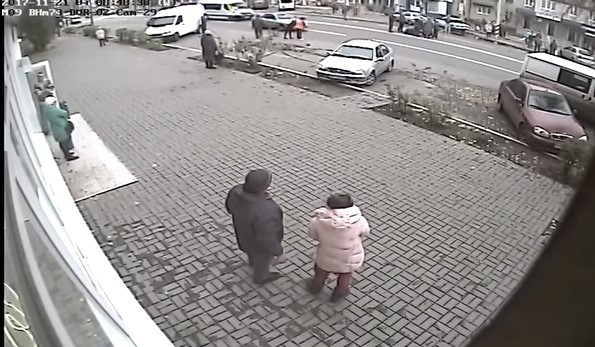 Водитель, который сбил 16-летнюю девочку, оказался невменяемым (ВИДЕО 18+) Фото № 0 Водитель, который сбил 16-летнюю девочку, оказался невменяемым (ВИДЕО 18+) Фото № 0