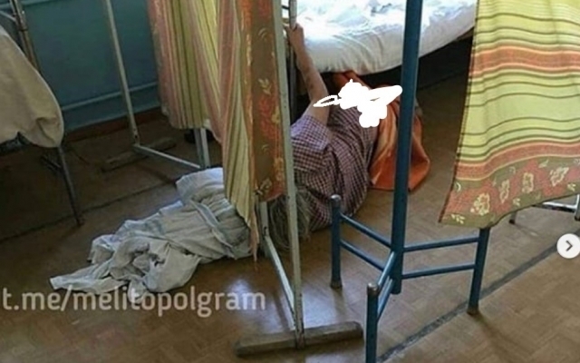 В одной из больниц Запорожской области женщина несколько часов лежала на полу: Журналисты отправились за разъяснениями (ФОТО) Фото № 0 В одной из больниц Запорожской области женщина несколько часов лежала на полу: Журналисты отправились за разъяснениями (ФОТО) Фото № 0