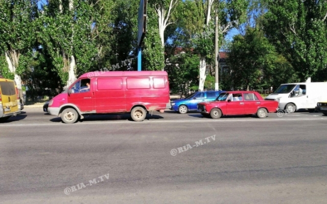 Дороги на запорожские курорты перегружены, люди стоят в пробках (ФОТО, ВИДЕО) Фото № 1 Дороги на запорожские курорты перегружены, люди стоят в пробках (ФОТО, ВИДЕО) Фото № 1