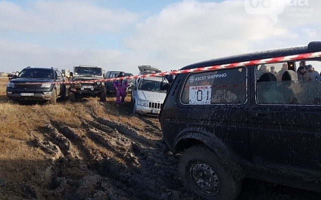 В Бердянске проходит захватывающее автомобильное шоу (ФОТО) Фото № 1 В Бердянске проходит захватывающее автомобильное шоу (ФОТО) Фото № 1