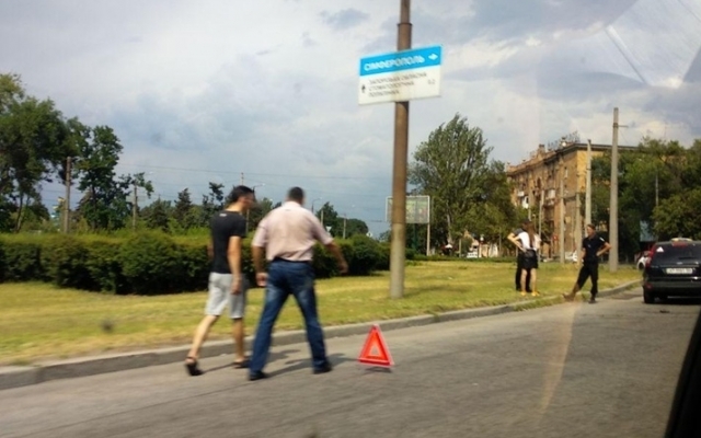 В Запорожье автомобили стоят в пробке из-за ДТП (ФОТО) Фото № 1 В Запорожье автомобили стоят в пробке из-за ДТП (ФОТО) Фото № 1