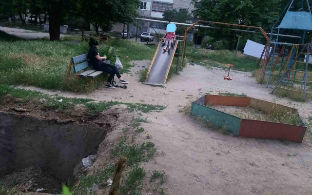 Запорожцы показали жуткую картину в одном из дворов (ФОТО) Фото № 0 Запорожцы показали жуткую картину в одном из дворов (ФОТО) Фото № 0