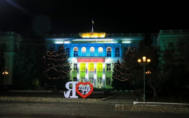 Мелитополь в новогодний вечер удивляет красотой (ФОТО) Фото № 18 Мелитополь в новогодний вечер удивляет красотой (ФОТО) Фото № 18