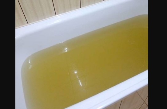 Фотофакт: Запорожцы жалуются, что ржавой водой, которая течет из крана, даже мыться нельзя Фото № 0 Фотофакт: Запорожцы жалуются, что ржавой водой, которая течет из крана, даже мыться нельзя Фото № 0