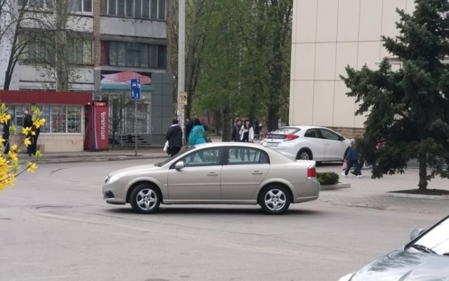 Курьезы: В Запорожье автомобиль уехал без хозяина (ФОТО, ВИДЕО) Фото № 0 Курьезы: В Запорожье автомобиль уехал без хозяина (ФОТО, ВИДЕО) Фото № 0