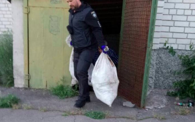 В доме культуры под Запорожьем обнаружены 3 мешка с останками человека (ФОТО) Фото № 0 В доме культуры под Запорожьем обнаружены 3 мешка с останками человека (ФОТО) Фото № 0