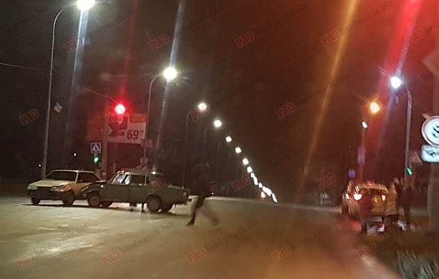 Под Запорожьем ДТП: Участники устроили драку (ФОТО) Фото № 0 Под Запорожьем ДТП: Участники устроили драку (ФОТО) Фото № 0
