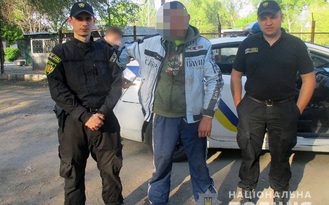 В Заводском районе Запорожья напали с ножом на таксиста (ФОТО) Фото № 0 В Заводском районе Запорожья напали с ножом на таксиста (ФОТО) Фото № 0
