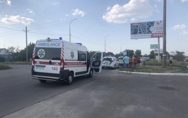 На запорожском курорте неадекватный автомобилист спровоцировал серьезное ДТП с машиной, где находился младенец (ФОТО) Фото № 0 На запорожском курорте неадекватный автомобилист спровоцировал серьезное ДТП с машиной, где находился младенец (ФОТО) Фото № 0