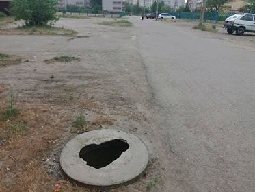 Фотофакт: В Южном микрорайоне детям опасно ходить в школу Фото № 0 Фотофакт: В Южном микрорайоне детям опасно ходить в школу Фото № 0