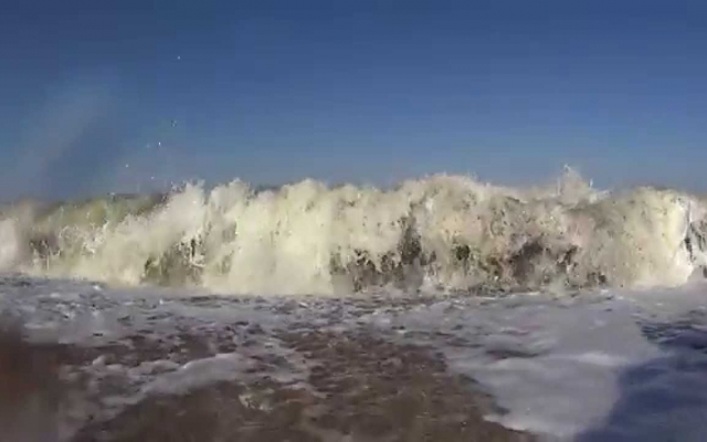 Настоящий шторм: Завораживающее видео Азовского моря Фото № 0 Настоящий шторм: Завораживающее видео Азовского моря Фото № 0