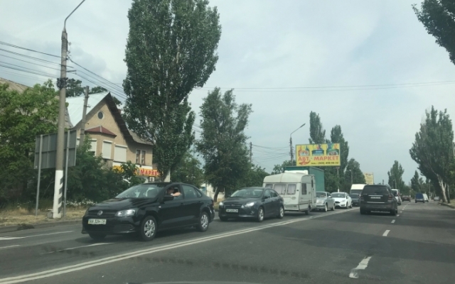 Как отдыхающие добираются на море: Город стоит в пробках (ФОТО) Фото № 2 Как отдыхающие добираются на море: Город стоит в пробках (ФОТО) Фото № 2