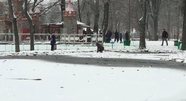 В Мелитополе ребенок провалился в пруд (ФОТО, ВИДЕО) Фото № 0 В Мелитополе ребенок провалился в пруд (ФОТО, ВИДЕО) Фото № 0