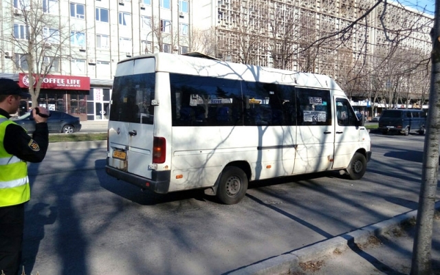 В центре Запорожья маршрутка сбила пешехода Фото № 1 В центре Запорожья маршрутка сбила пешехода Фото № 1