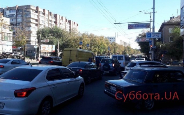 В Запорожье возле “Авроры” произошла авария (ФОТО) Фото № 1 В Запорожье возле “Авроры” произошла авария (ФОТО) Фото № 1