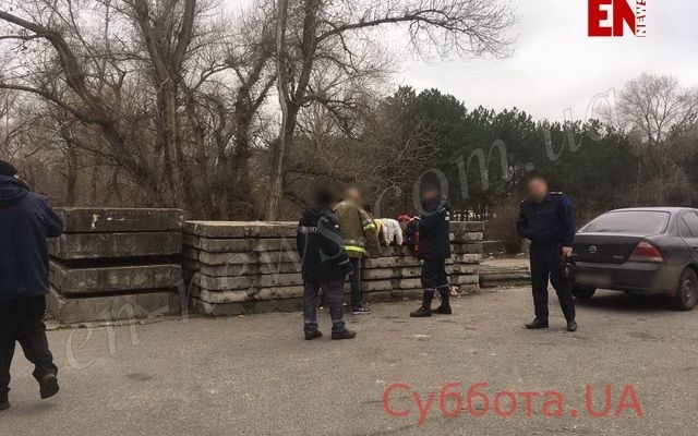 В Запорожской области прохожие спасли от смерти рыбака Фото № 0 В Запорожской области прохожие спасли от смерти рыбака Фото № 0