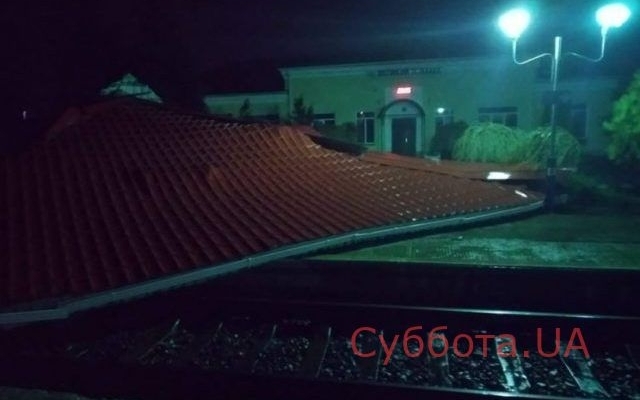 В Запорожской области из-за сильного ветра произошло ЧП (ФОТО) Фото № 1 В Запорожской области из-за сильного ветра произошло ЧП (ФОТО) Фото № 1