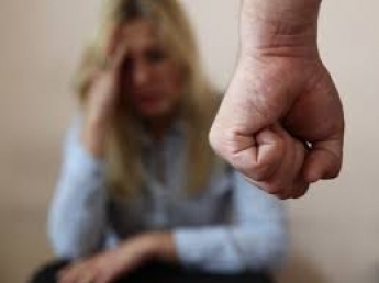 В Запорожской области полиция успокаивала мужчину, который угрожал гражданской жене Фото № 0 В Запорожской области полиция успокаивала мужчину, который угрожал гражданской жене Фото № 0
