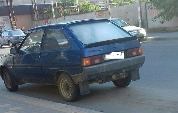 На Невского автохам припарковался на остановке (ФОТО) Фото № 0 На Невского автохам припарковался на остановке (ФОТО) Фото № 0