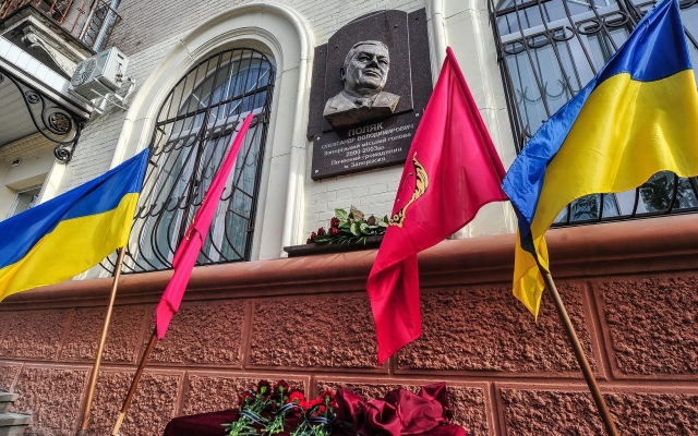 Появилось видео открытия памятника в центре Запорожья Фото № 3 Появилось видео открытия памятника в центре Запорожья Фото № 3