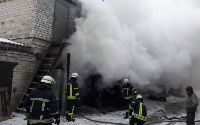 В Коммунарском районе сгорело два гаража (ФОТО) Фото № 1 В Коммунарском районе сгорело два гаража (ФОТО) Фото № 1