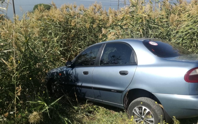 В Запорожской области в водоеме едва не утонул автомобиль (ФОТО) Фото № 1 В Запорожской области в водоеме едва не утонул автомобиль (ФОТО) Фото № 1