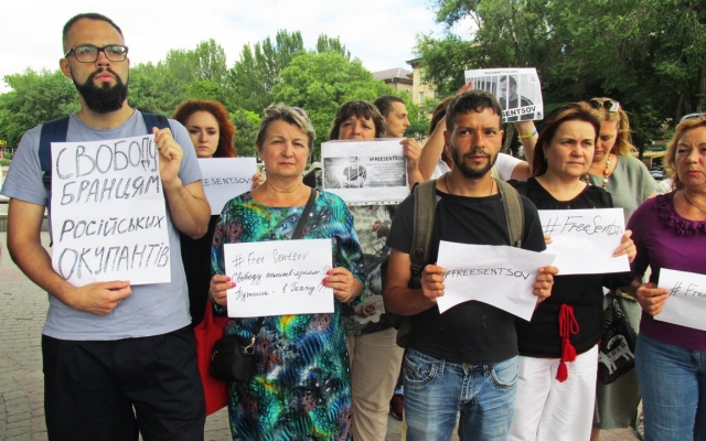 В Запорожье - митинг в поддержку Сенцова (ФОТО, ВИДЕО) Фото № 3 В Запорожье - митинг в поддержку Сенцова (ФОТО, ВИДЕО) Фото № 3
