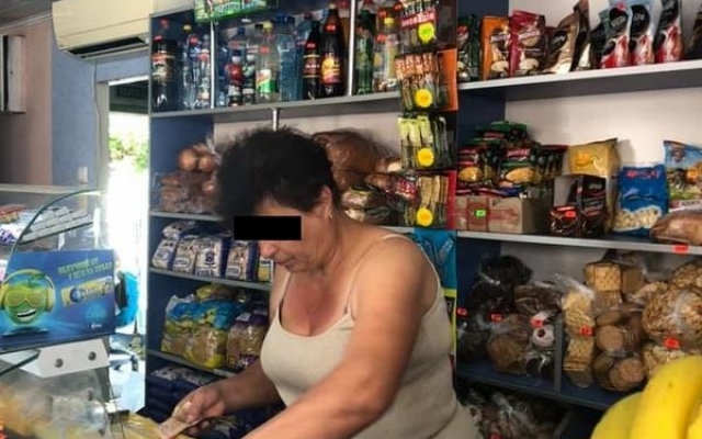 В Запорожье владельцы магазина избили ребенка, который клеил объявления Фото № 3 В Запорожье владельцы магазина избили ребенка, который клеил объявления Фото № 3